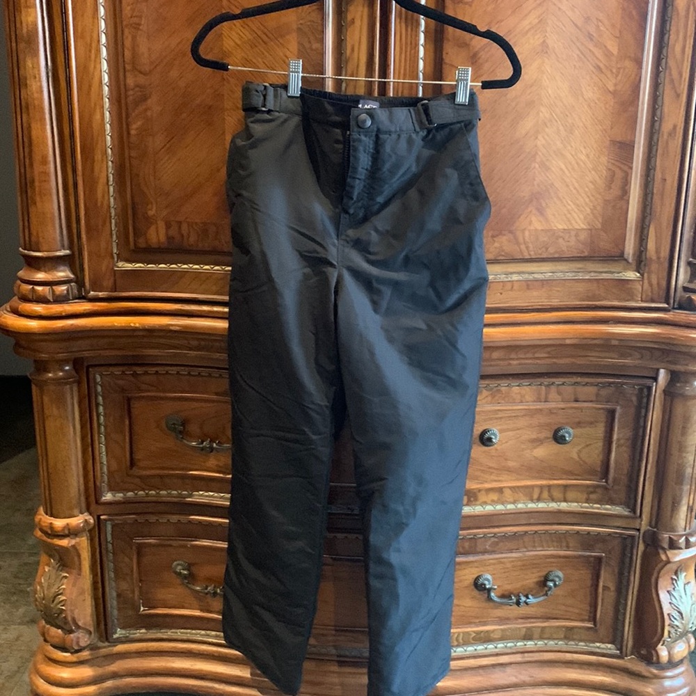 The children place ski pants size 12 in great condition